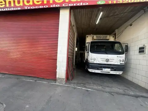 Depósito en Venta sobre Av. Pedro Díaz - Excelente Ubicación