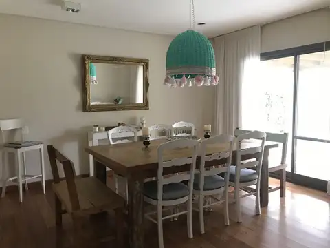 Casa en Alquiler de 4 dormitorios