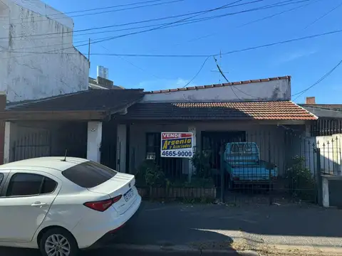 Casa 5 amb, entr p/ 2 o 3 autos - a 5 cuadras de Gaona
