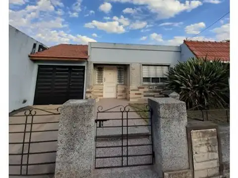 Amplia Casa Americana | Planta Baja y Alta para Dos Familias | Morón