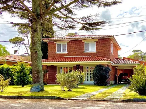 Alquiler de temporada casa 5 dormitorios- Playa Mansa