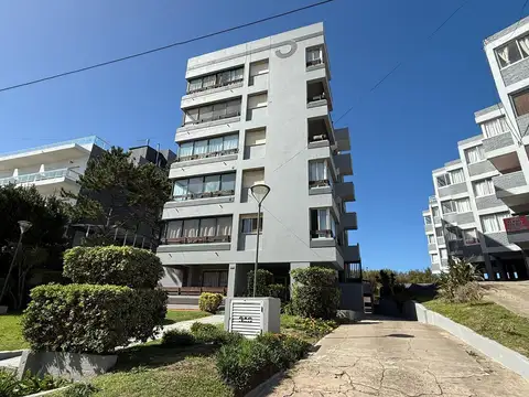 Av, Costanera e/ paseo 143 y 145 al 4400