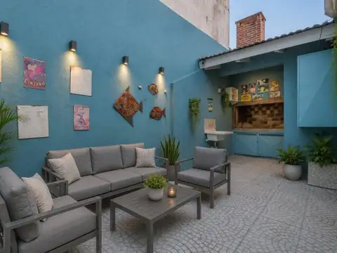 VENTA DE CASA EN 2 PLANTAS 4 AMBIENTES C/2 PATIOS EN BANFIELD ESTE