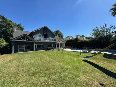 Casa en Venta en Campos De Alvarez, USD 460.000