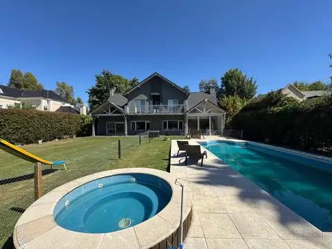 Casa 4 ambientes con 4 baños