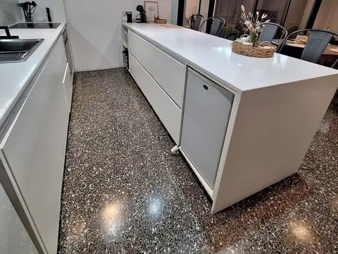 Castelli 1700, Piso PB