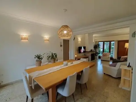 Casa en Alquiler Temporal con 2 cocheras