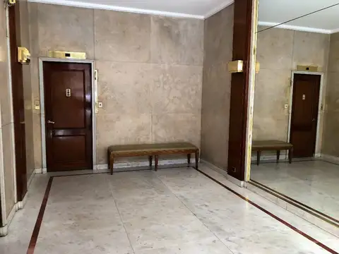 Piso de excelente categoría sobre calle Posadas esquina Callao, Recoleta