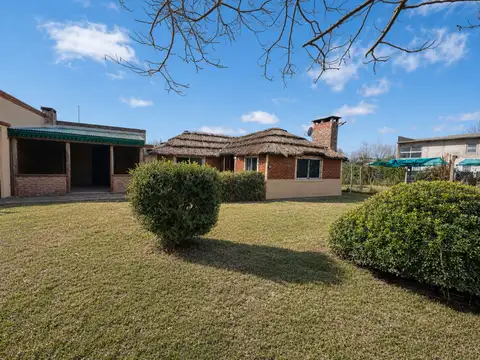 Casa en Venta con 1 cochera