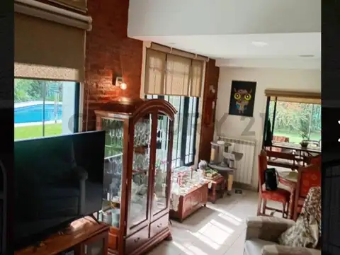 Casa 6 ambientes con 4 baños
