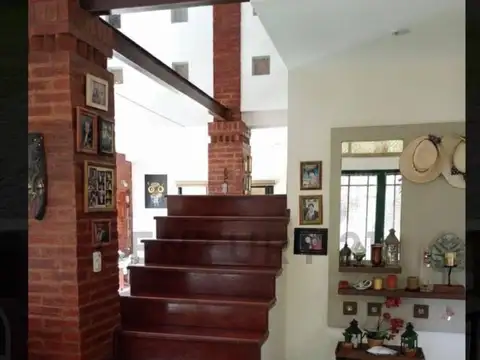 Casa en Venta con 4 cocheras