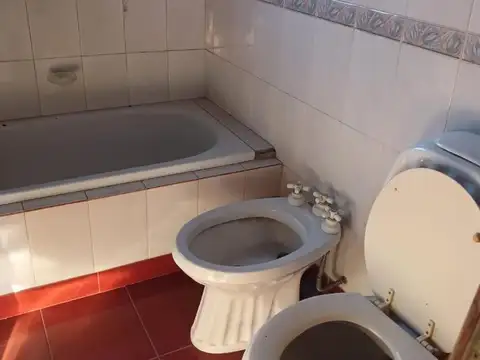 CASA EN VENTA A RECICLAR - CAPELLO AL 1000