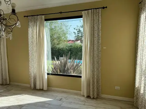 CASA EN VENTA EN PERGAMINO CON PILETA