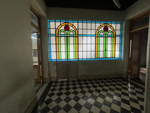 Casa en Alquiler con 3 cocheras