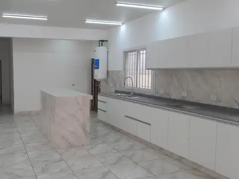 *CASA  A ESTRENAR* VENTA/BENAVIDEZ CENTRO