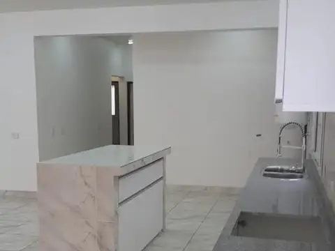 Casa 5 ambientes con 1 baño