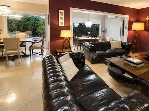 Casa 6 ambientes con 4 baños