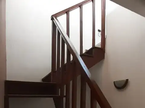 TRIPLEX DE 5 AMBIENTES EN VENTA - MORON CENTRO