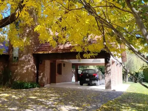 Casa en Alquiler – Country Club Banco Provincia | 5 Ambientes | Lote con Gran Jardín, Piscina y Quin