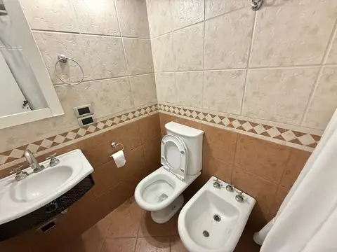 Depto Tipo Casa en Alquiler con 2 cocheras