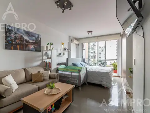Monoambiente con balcón en 5° piso luminoso – A 1 cuadra del Subte D