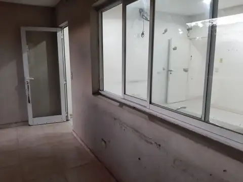 Oficina en Alquiler en Loma Verde, USD 1.600