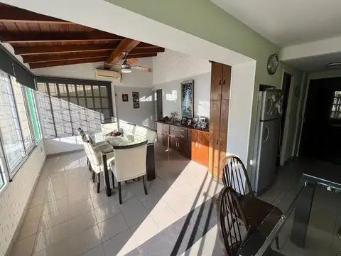 Casa 7 ambientes con 4 baños