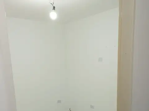 VENTA DPTO 3 AMBIENTES- CASTELAR OFRECE FINANCIAR