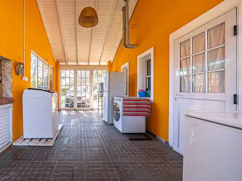 VENTA CASA 4 AMB GUERNICA BARRIO EL PARAISO PILETA