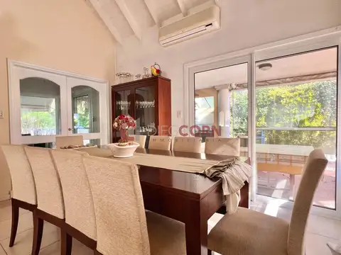 Casa en Venta con 6 cocheras