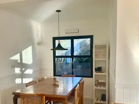 Casa 7 ambientes con 4 baños
