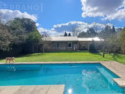Venta. Casa 5 amb con pileta. Wood Frame. Lote 1000m2. Barrio Parque Exaltación