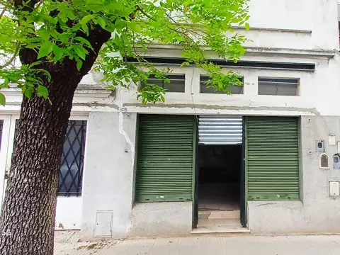 Local en Alquiler a la calle con entre-piso
