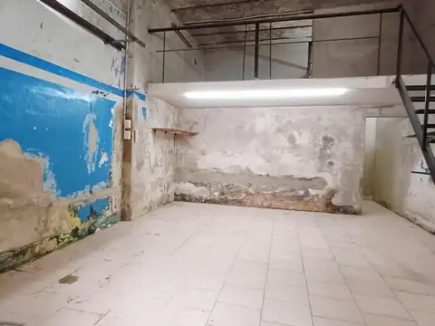 Local en Alquiler a la calle con entre-piso