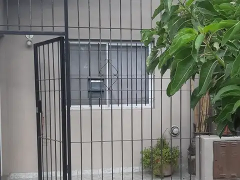 Casa tipo PH de 3 ambientes en Ituzaingó
