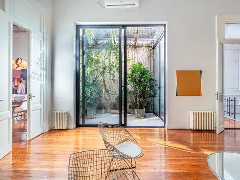 EXCLUSIVA RESIDENCIA EN SAN TELMO CON LOCAL COMERCIAL
