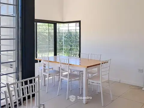 Casa 7 ambientes con 2 baños
