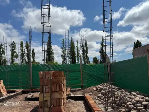 Casa 4 ambientes con 2 baños