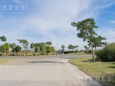 Lote a la laguna en venta en Puertos Barrio Amarras
