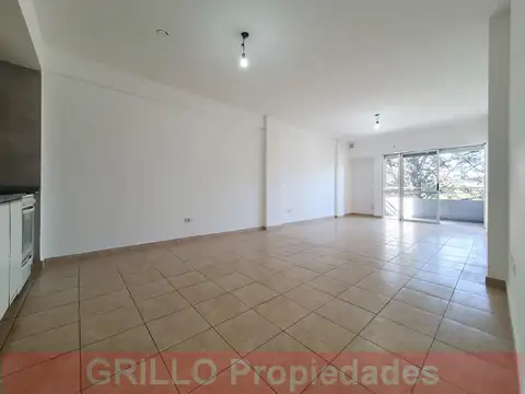 Av. Olivera 107. Piso 3. Departamento monoambiente divisible de 44 m², con balcón al frente.