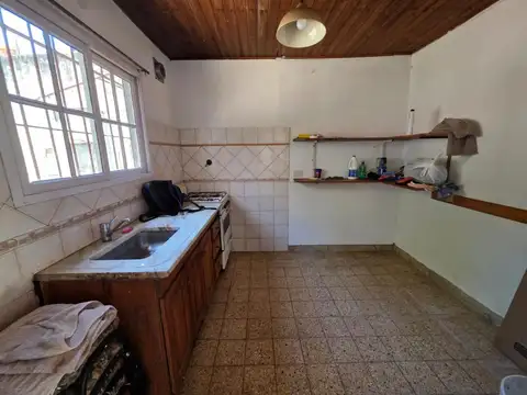 Casa 4 ambientes con 1 baño