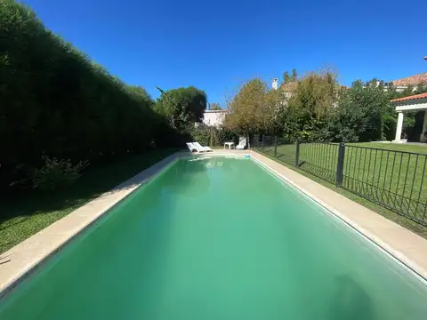 Casa en Alquiler Temporal con 2 cocheras