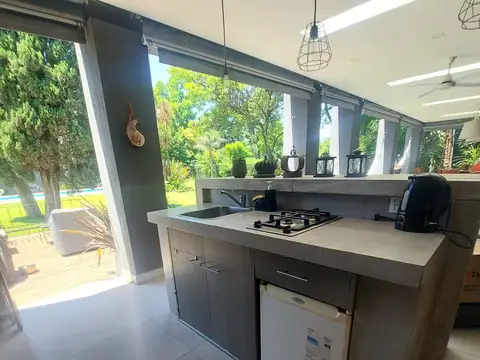 CASA QUINTA DE VANGUARDIA PREMIUM VENTA LA REJA