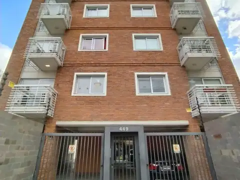 Hermoso departamento de 2 amb con 2 terrazas y parrilla - Cochera cubierta