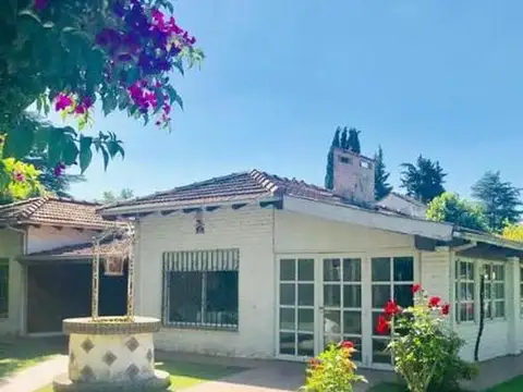 Casa Quinta en venta en barrio El Trébol, gran terreno de 4600 m2. La Unión, Ezeiza.