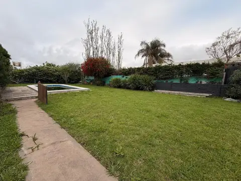 Casa en Alquiler con 2 cocheras