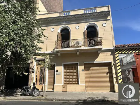 Casa multinivel de 4 dormitorios con cochera y terraza en el centro de rosario