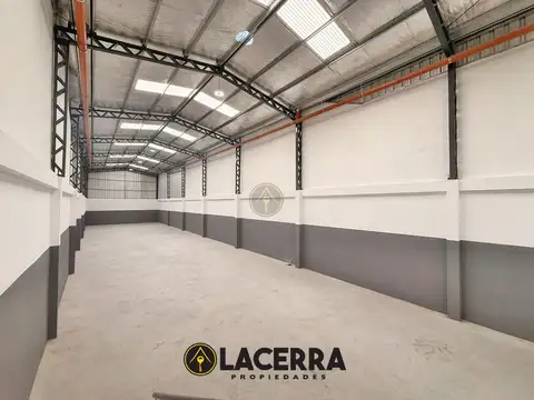 Amplio Galpón en Alquiler en San Andres 400 metros