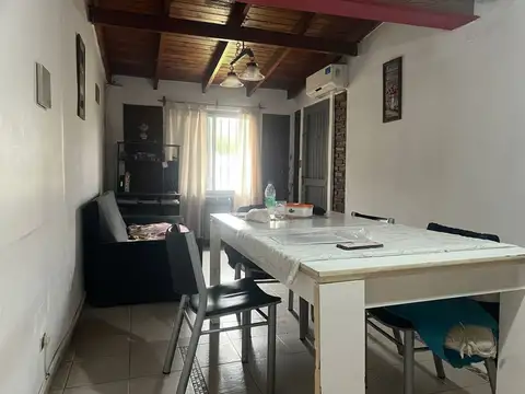 CASA EN VENTA LA PLATA PH FRENTE 2 DORMITORIOS