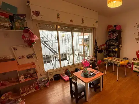 Casa 7 ambientes con 2 baños